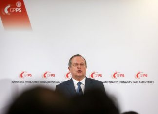O desabafo de Carlos César: PS teve de trabalhar “às vezes muito penosamente” com PCP e Bloco