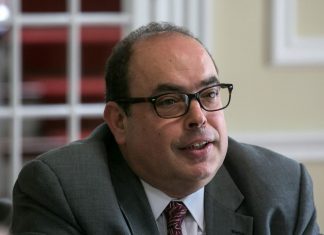 Criação de círculo eleitoral dos Açores e paridade nas listas estão a ser articuladas pela CEVERA