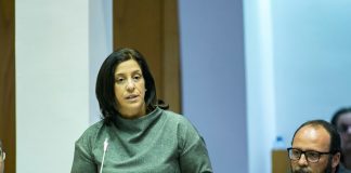 Direitos dos alunos surdos estão a ser salvaguardados pelo Governo dos Açores, garante Sónia Nicolau