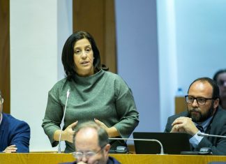 Direitos dos alunos surdos estão a ser salvaguardados pelo Governo dos Açores, garante Sónia Nicolau