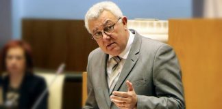 CDS defende Serviço Regional de Saúde humanizado