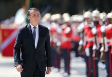 Bolsonaro refere-se as mulheres como “joias raras” e promete mais representação no Brasil