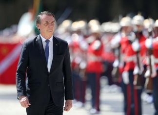 Bolsonaro refere-se as mulheres como “joias raras” e promete mais representação no Brasil