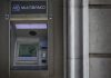 Pagar ou levantar dinheiro em euros vai custar o mesmo em toda a UE