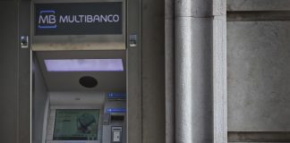 Pagar ou levantar dinheiro em euros vai custar o mesmo em toda a UE