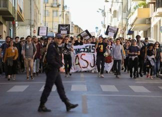 Cerca de 300 alunos manifestam-se em Lisboa por melhores condições nas escolas