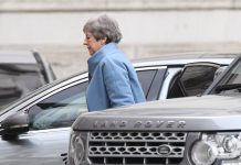 Theresa May vai escrever a Donald Tusk nas próximas 48 horas para pedir adiamento do ‘Brexit’