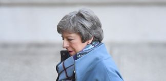 Brexit: Theresa May diz que deixa o cargo se o acordo de saída for aprovado