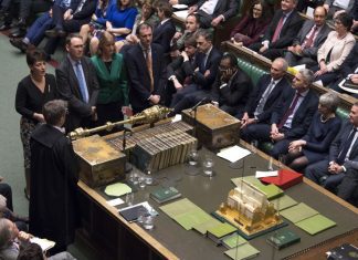 Theresa May pede aos deputados que apoiem o acordo de “forma pragmática”