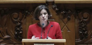 Governo vai discutir “em breve” descongelamento de carreiras