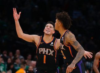 Devin Booker torna-se o mais jovem a marcar 50 pontos em dois jogos seguidos na NBA