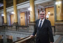 Primeiro-ministro finlandês apresentou demissão do seu Governo