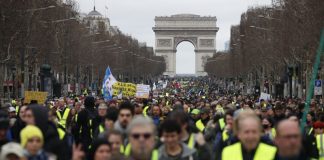 Movimento ‘coletes amarelos’ quer bloquear Paris durante três dias