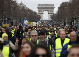 Movimento ‘coletes amarelos’ quer bloquear Paris durante três dias
