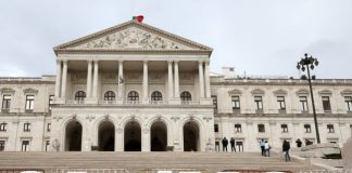 Bloco e PCP pedem apreciação parlamentar do decreto sobre tempo de serviço dos professores