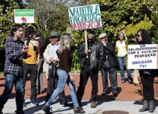 Dezenas de manifestantes em Pedrógão Grande recebidos com resistência verbal de residentes