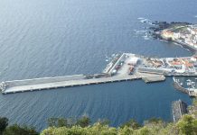 Depressão “Kyllian” – Portos dos Açores recupera contentores arrastados no porto das Velas