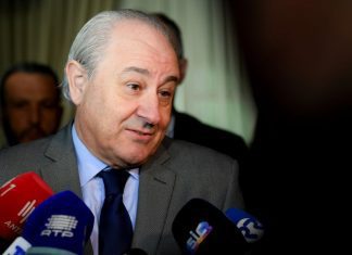 O líder do PSD afirmou hoje que o partido vai “agir”, admitindo uma queixa à Comissão Nacional de Eleições (CNE), caso o Governo continue a “fazer campanha” pelo PS, inaugurando “duas e três vezes a mesma coisa”.