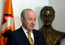 Rio diz que “pior” que familiares no Governo é PS entender ser “normal”