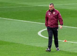Selecionador venezuelano de futebol coloca lugar à disposição por “politização” da equipa