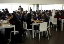 Alunos querem descida do preço das refeições nas cantinas e apoio para material escolar
