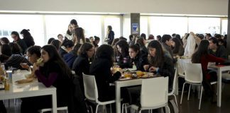 Alunos querem descida do preço das refeições nas cantinas e apoio para material escolar