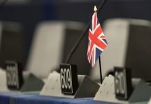 Parlamento Europeu vota medidas urgentes perante incerteza de acordo para o ‘Brexit’
