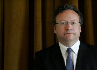 Assis demite-se de coordenador dos socialistas europeus em assembleia latino-americana