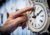 Relógios adiantam uma hora na madrugada de domingo