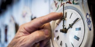 Relógios adiantam uma hora na madrugada de domingo