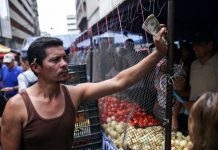 Venezuela: População corre contra o tempo para salvar alimentos após apagão