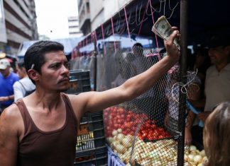 Venezuela: População corre contra o tempo para salvar alimentos após apagão