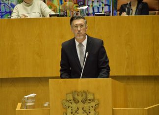 Governo dos Açores quer “cortar as pernas” ao alojamento local