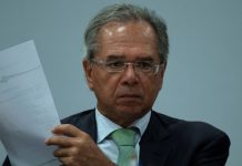 Ministro da Economia brasileiro diz que país gastou dez vezes mais com pensões do que educação