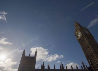 ‘Linha Brexit’. Deputado satisfeito com resposta de linha telefónica a comunidade portuguesa