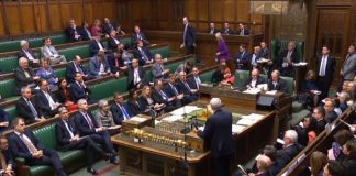 Parlamento britânico rejeita as quatro alternativas a acordo de ‘Brexit’ de May