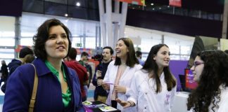 Cristas vê com “perplexidade” familiares no Governo e pede “reflexão profunda” a Costa
