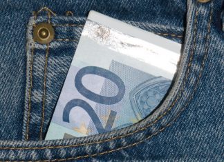 Quanto tem na carteira? Segundo um estudo, mais de 90% dos portugueses têm em média 22 euros