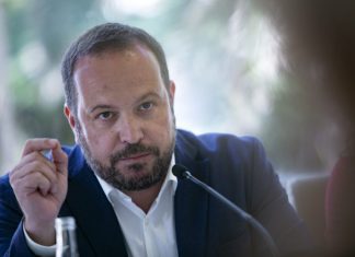 “O PSD não percebeu que o seu problema interno se tornou um problema para os Açores”, diz Francisco César