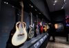 Passaram pelas mãos de Jimi Hendrix ou Keith Richards. Agora, vão estar juntos numa exposição no MET de Nova Iorque