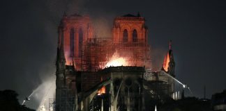 Catedral de Notre-Dame não tem seguro para cobrir destruição provocada pelo incêndio