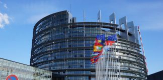 Parlamento Europeu cumpre minuto de silêncio