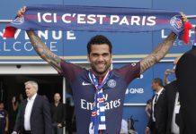 DANI ALVES É O JOGADOR COM MAIS TÍTULOS DA HISTÓRIA DO FUTEBOL