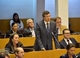 SESSÃO PLENÁRIA DE MAIO – Governação de Vasco Cordeiro tornou-se “insustentável”