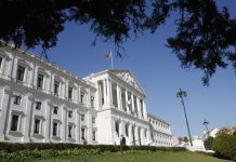 Parlamento aprova alterações ao regime de subsídios e moradas dos deputados