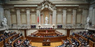 PS, PCP, CDS e PEV aprovam estatuto dos magistrados, dez socialistas com declaração de voto