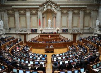 PS, PCP, CDS e PEV aprovam estatuto dos magistrados, dez socialistas com declaração de voto