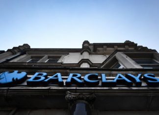 Bruxelas multa cinco bancos em mais de mil milhões de euros por cartéis no mercado cambial