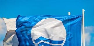 Praia do Almoxarife – Época balnear arranca com instalação de Desfibrilador Portátil e hastear de bandeira Azul