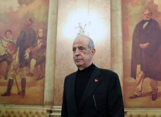 Estatutos dizem que Fundação José Berardo tem de cobrir despesas do empresário e família